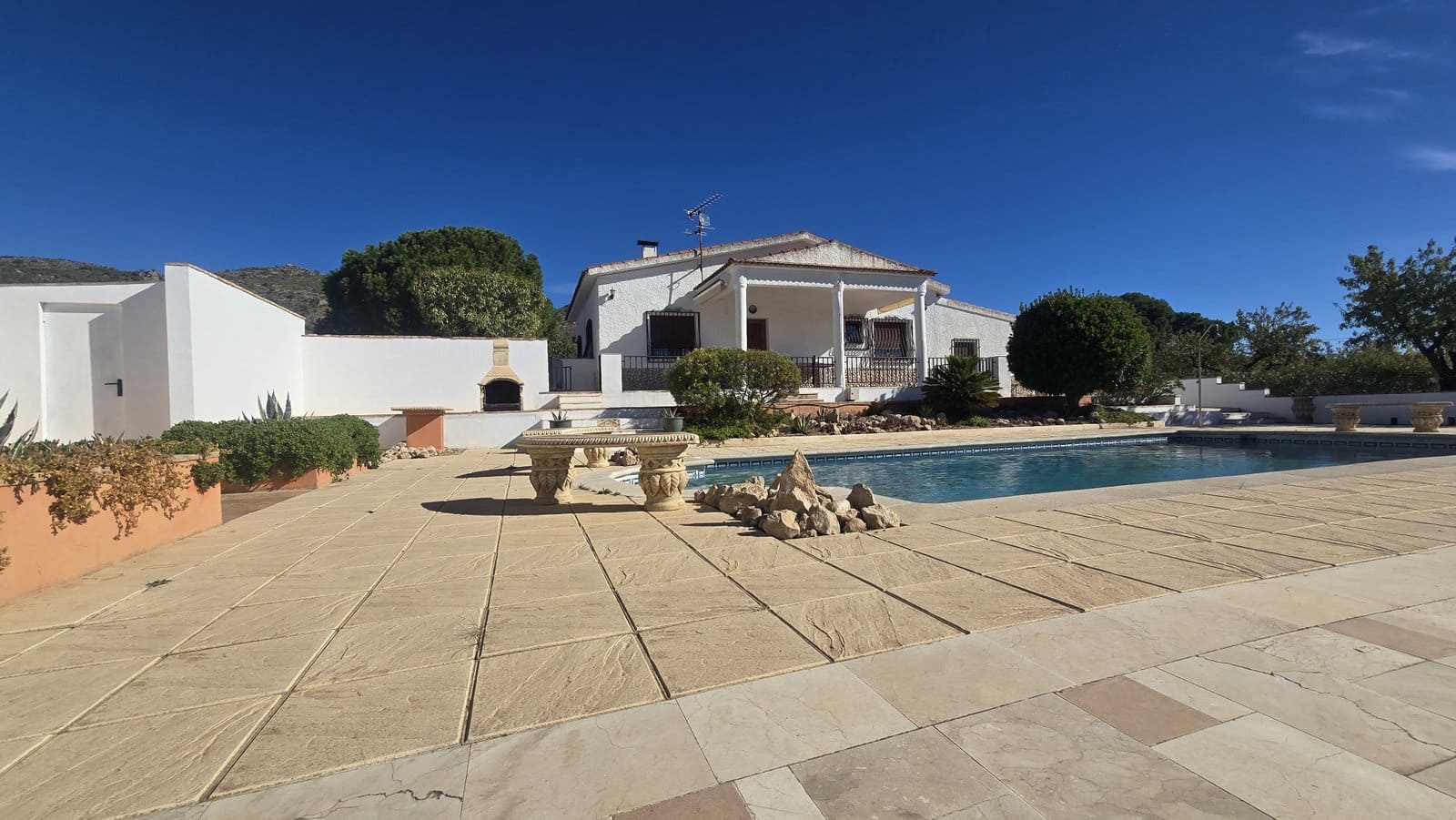 4 bedroom Finca/Country House for sale in Sax with pool garage - € 275,000 (Ref: 10038936)