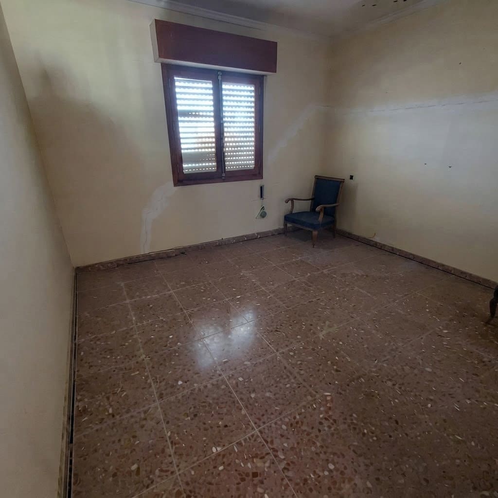 4 bedroom Finca/Country House for sale in Sax with garage - € 148,000 (Ref: 10136391)