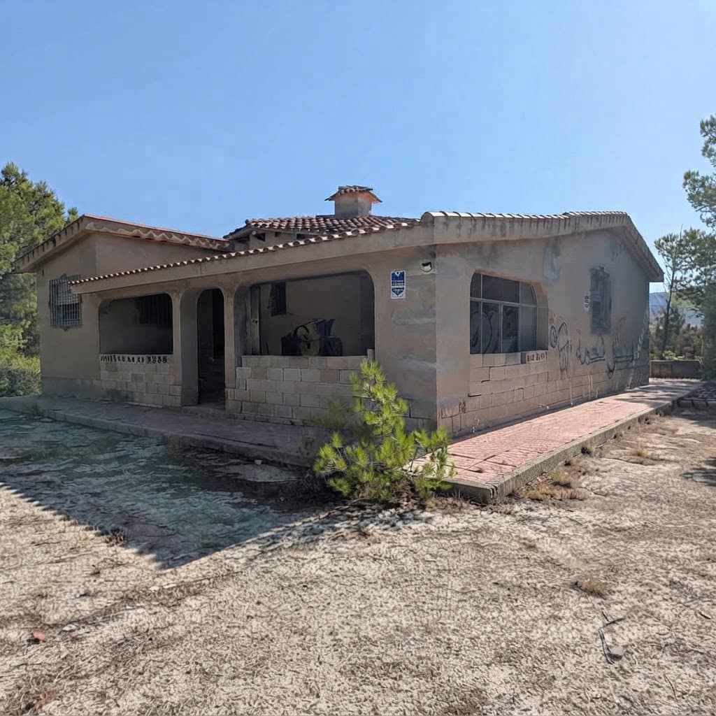 4 bedroom Finca/Country House for sale in Sax with garage - € 148,000 (Ref: 10136391)
