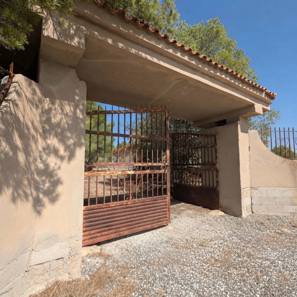 4 bedroom Finca/Country House for sale in Sax with garage - € 148,000 (Ref: 10136391)