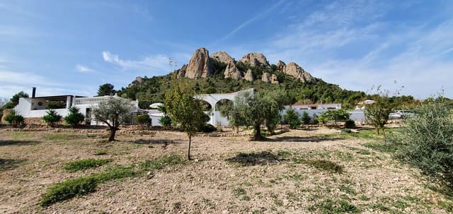 5 bedroom Finca/Country House for sale in Sax with pool - € 349,500 (Ref: 7158454)