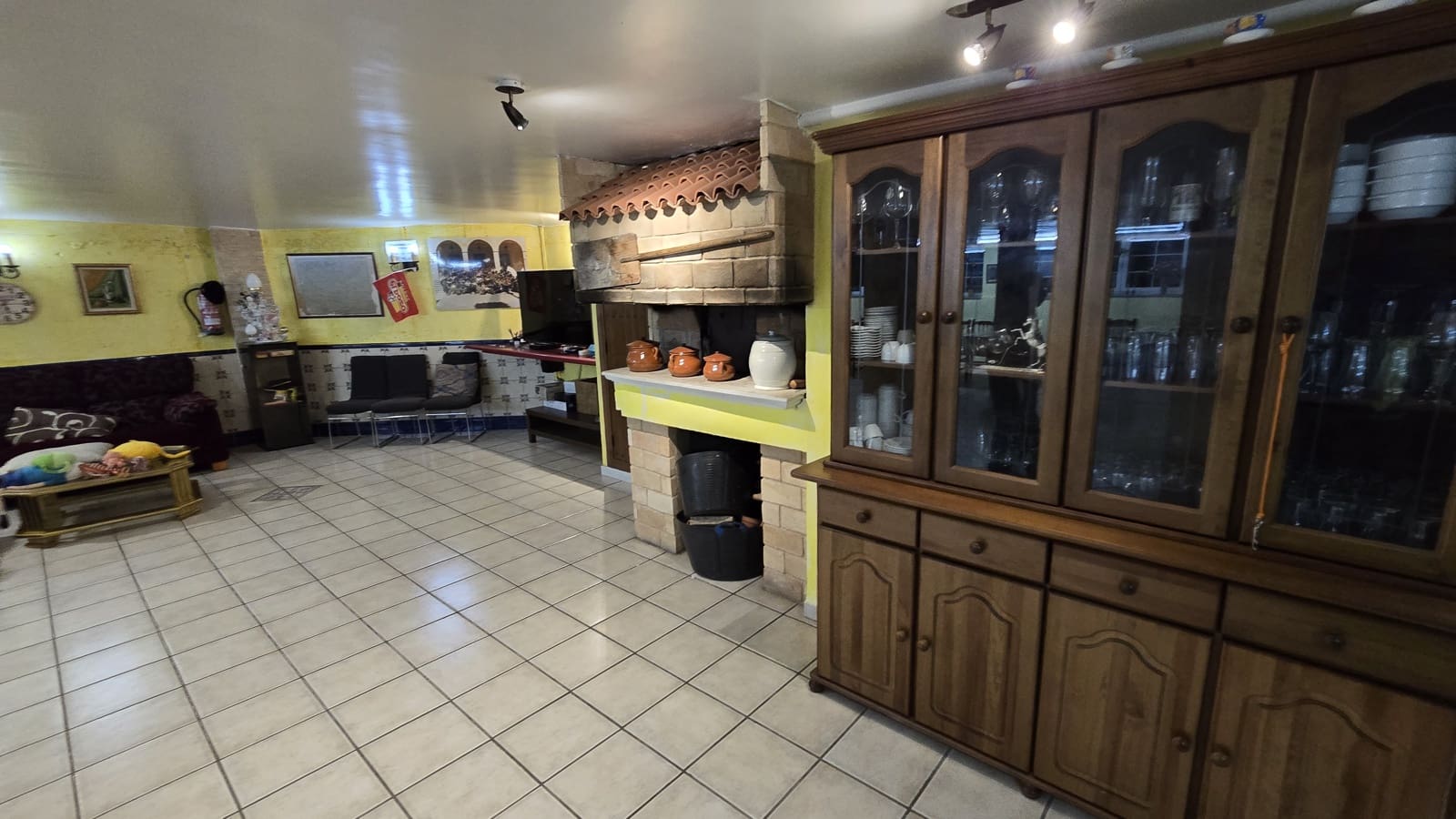 4 soveværelse Byhus til salg i Sax med swimmingpool garage - € 415.000 (Ref: 8646983)