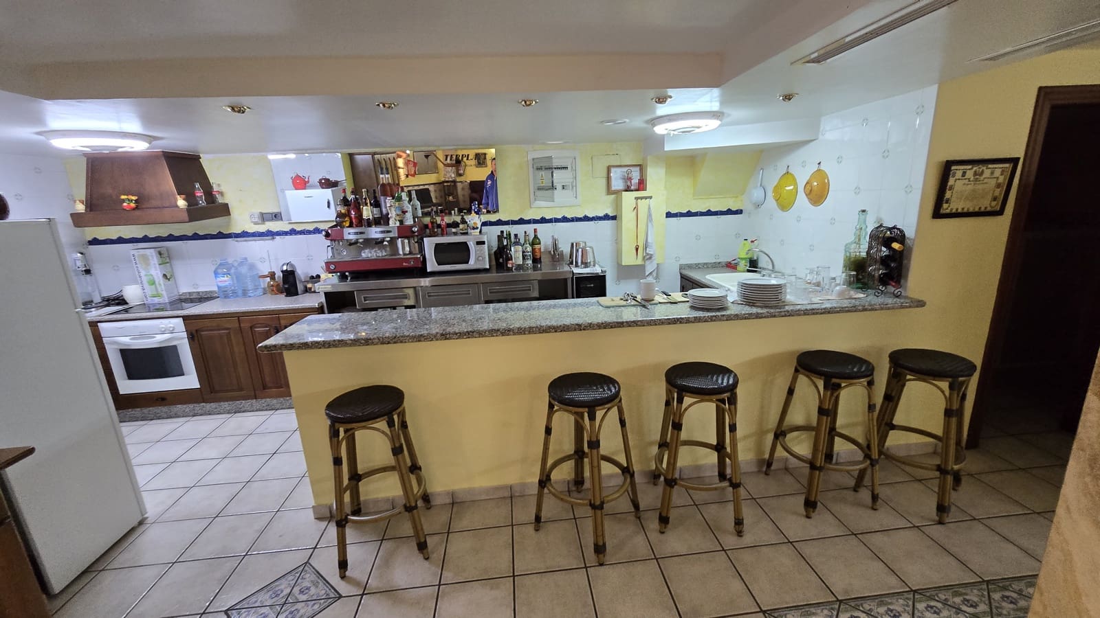 4 soveværelse Byhus til salg i Sax med swimmingpool garage - € 415.000 (Ref: 8646983)