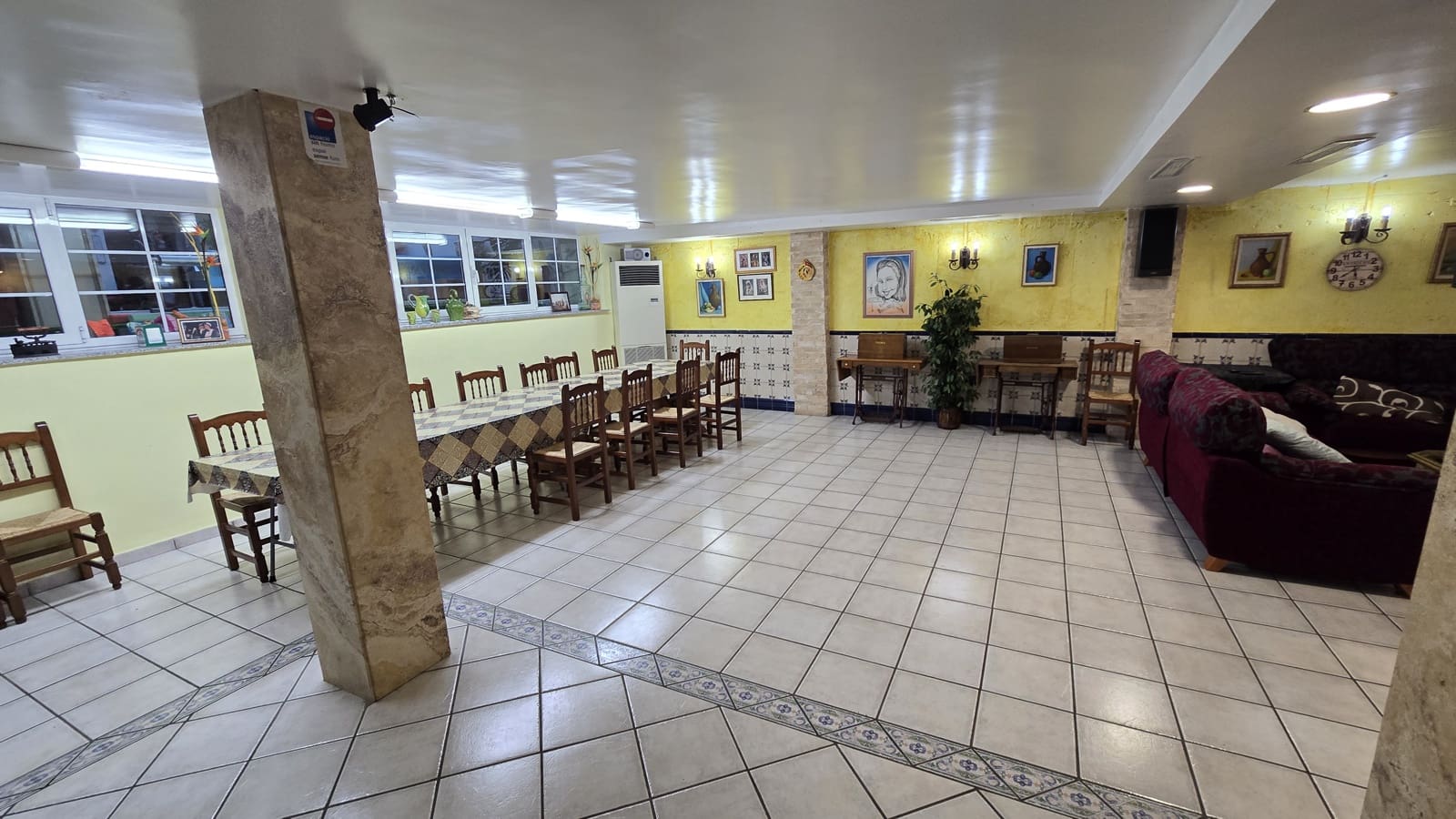 4 soveværelse Byhus til salg i Sax med swimmingpool garage - € 415.000 (Ref: 8646983)