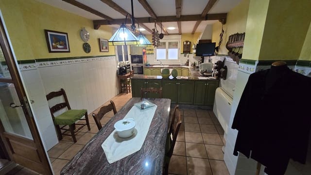 4 soveværelse Byhus til salg i Sax med swimmingpool garage - € 415.000 (Ref: 8646983)