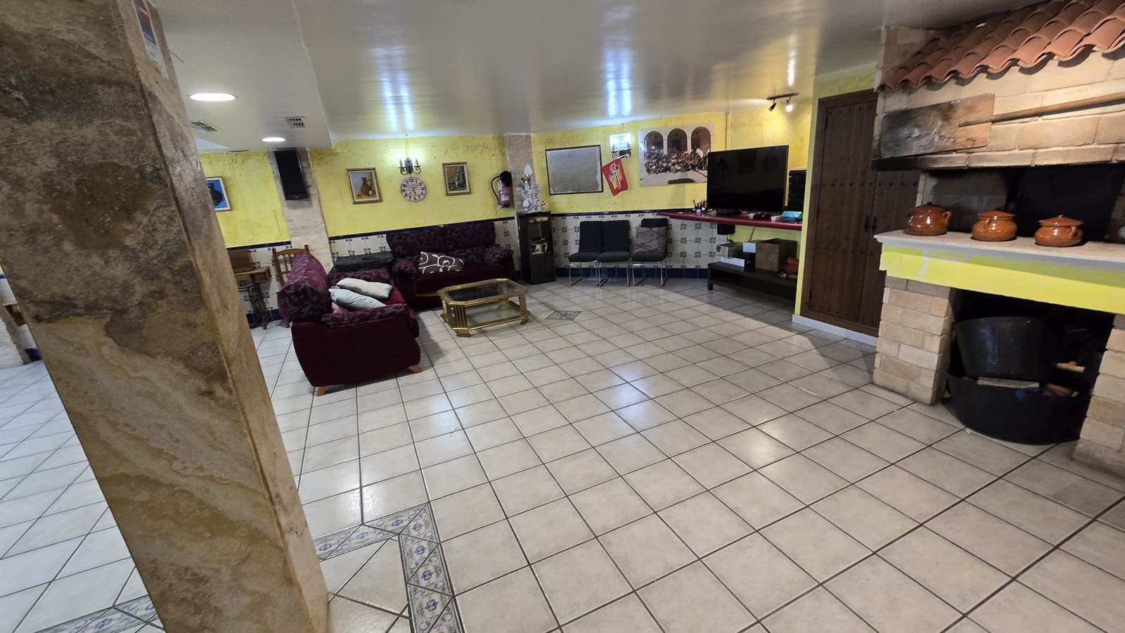 4 soveværelse Byhus til salg i Sax med swimmingpool garage - € 415.000 (Ref: 8646983)