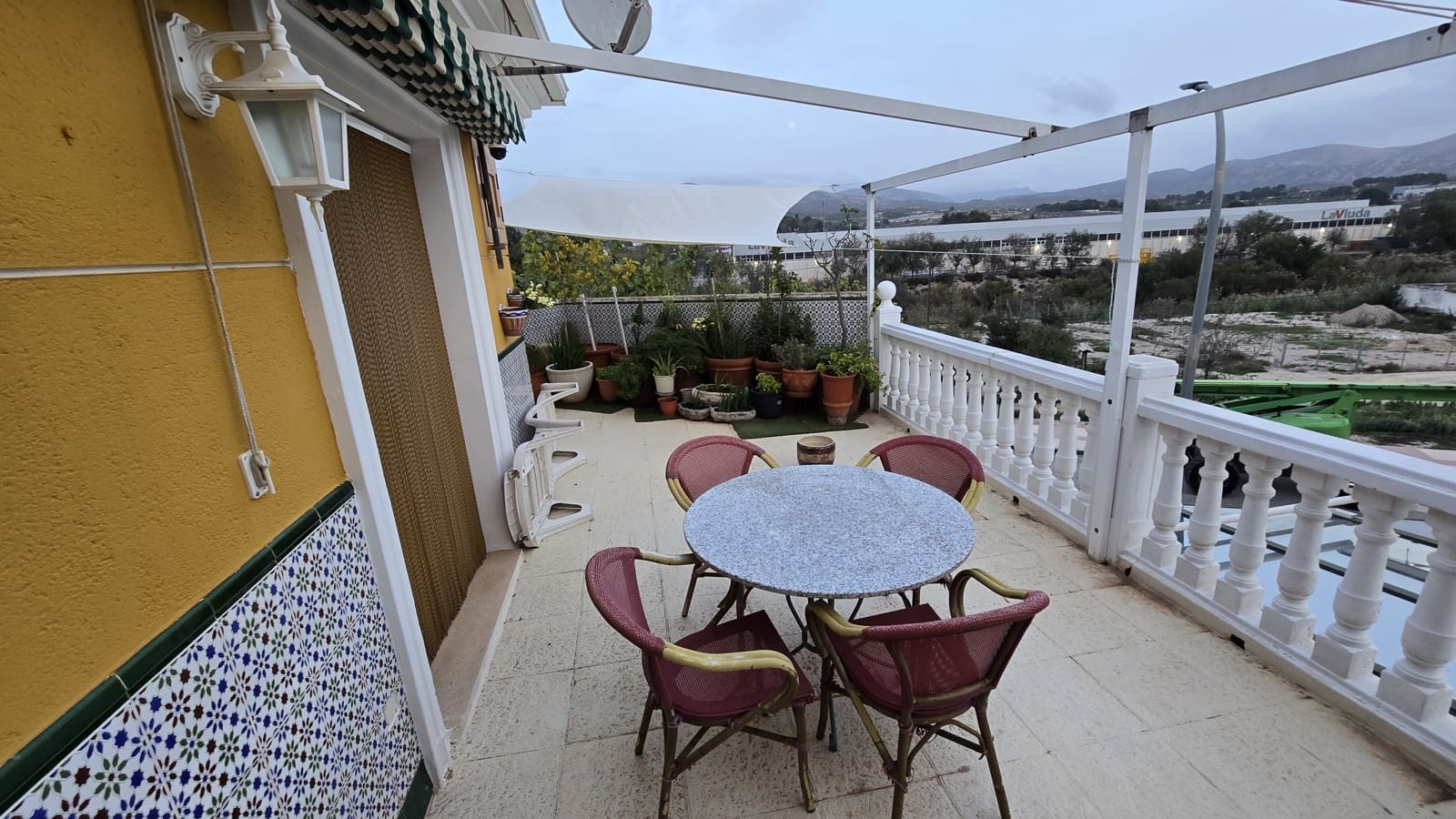 4 soveværelse Byhus til salg i Sax med swimmingpool garage - € 415.000 (Ref: 8646983)