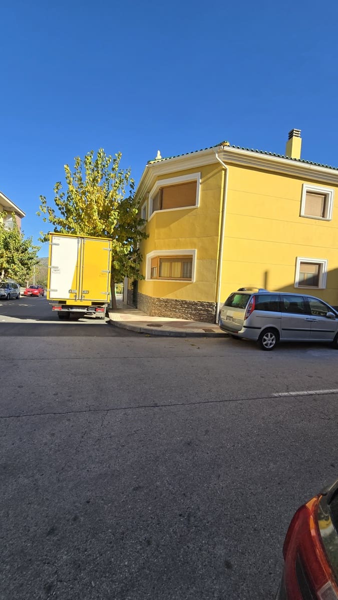 4 soveværelse Byhus til salg i Sax med swimmingpool garage - € 415.000 (Ref: 8646983)