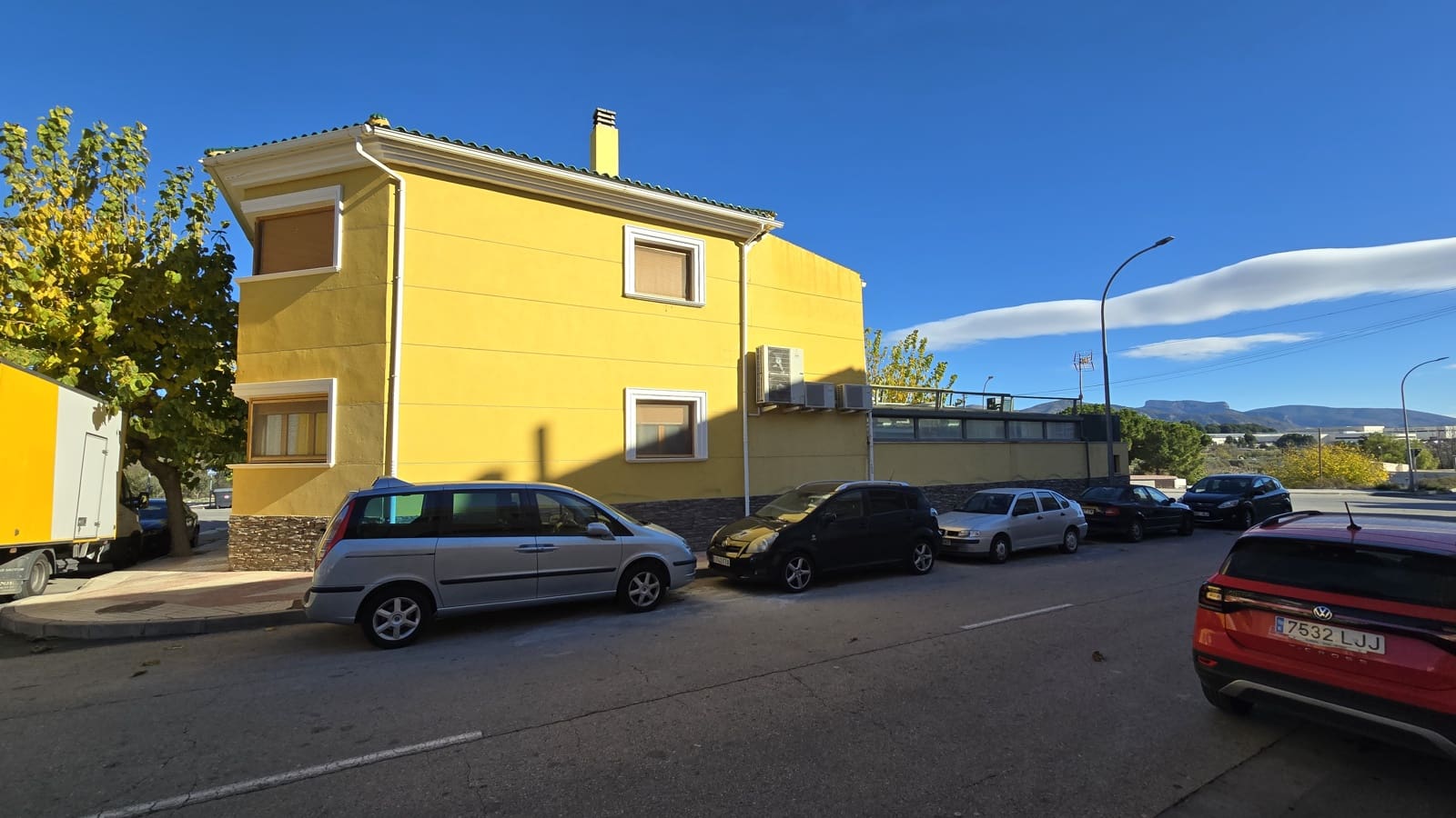 4 soveværelse Byhus til salg i Sax med swimmingpool garage - € 415.000 (Ref: 8646983)