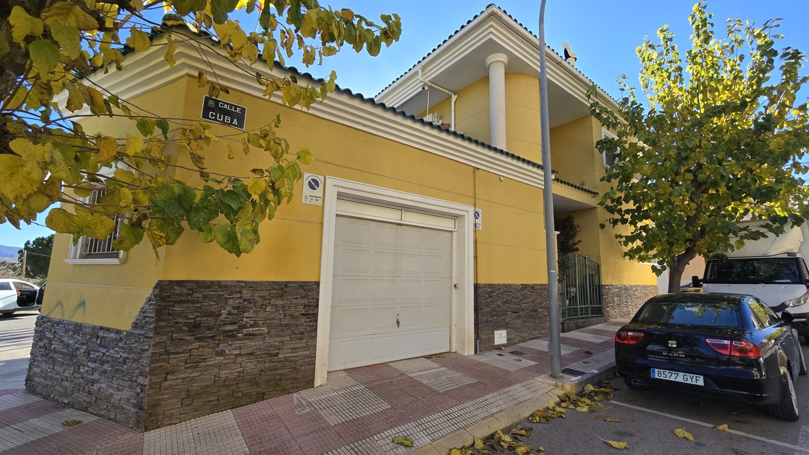 4 soveværelse Byhus til salg i Sax med swimmingpool garage - € 415.000 (Ref: 8646983)