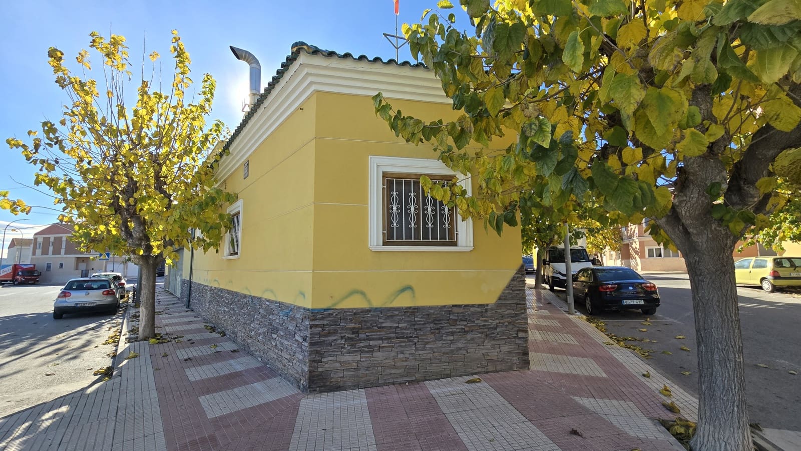 4 soveværelse Byhus til salg i Sax med swimmingpool garage - € 415.000 (Ref: 8646983)