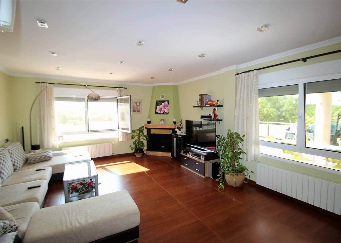 4 slaapkamer Villa te koop in Sax - € 350.000 (Ref: 8707320)