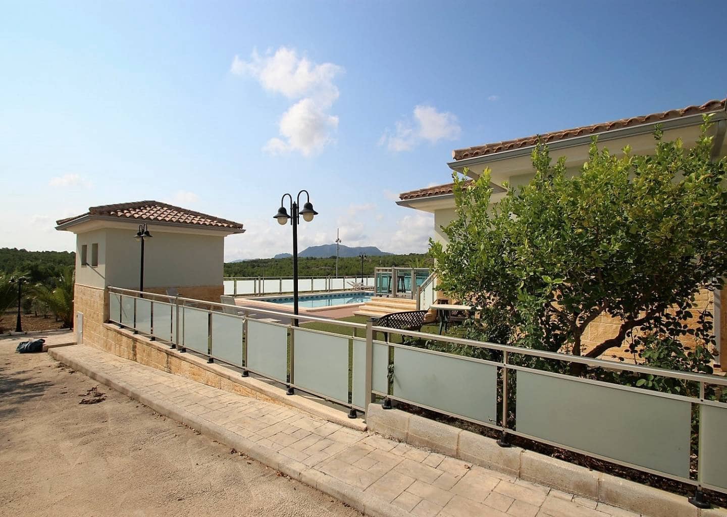 4 slaapkamer Villa te koop in Sax - € 350.000 (Ref: 8707320)