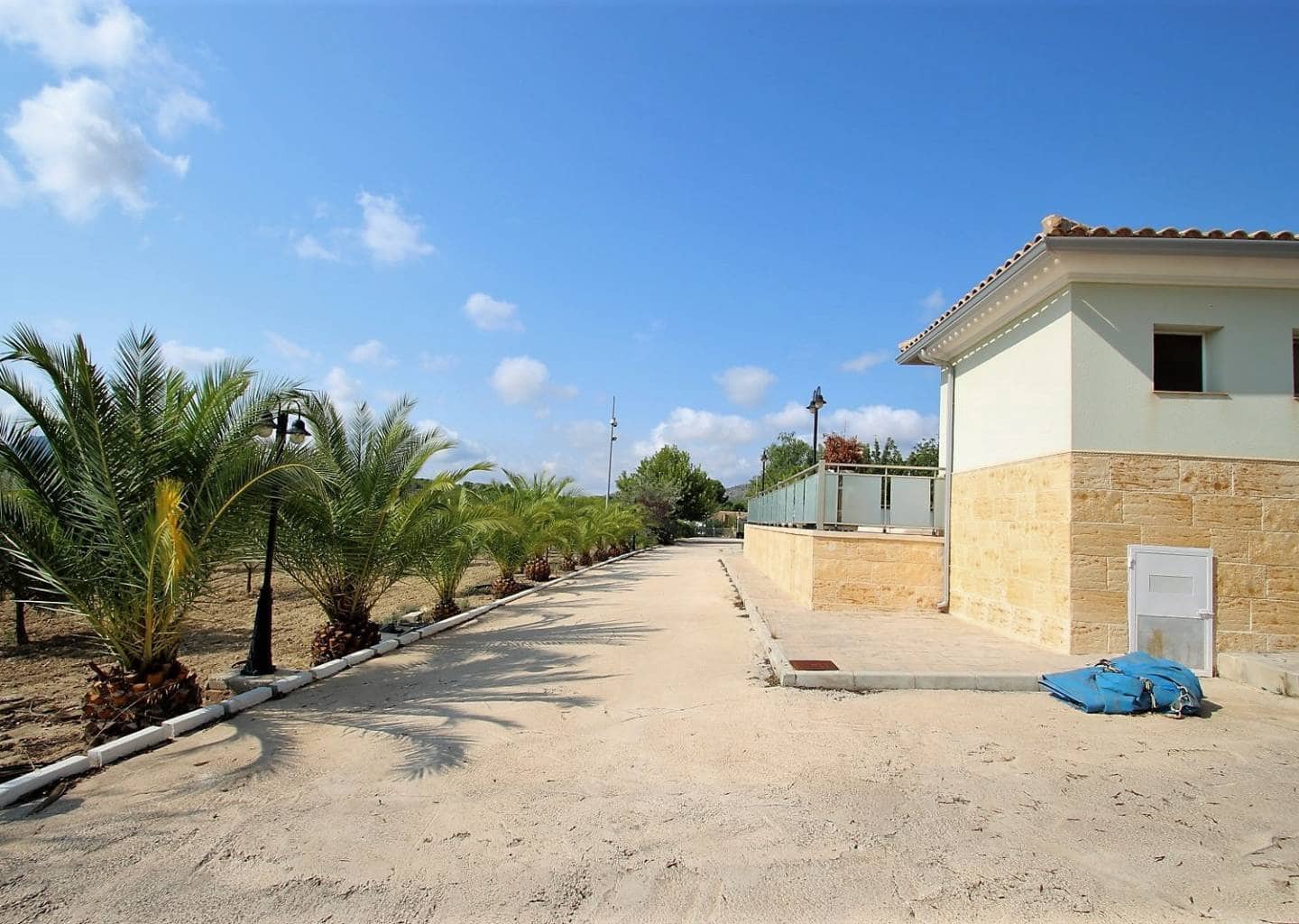 4 slaapkamer Villa te koop in Sax - € 350.000 (Ref: 8707320)