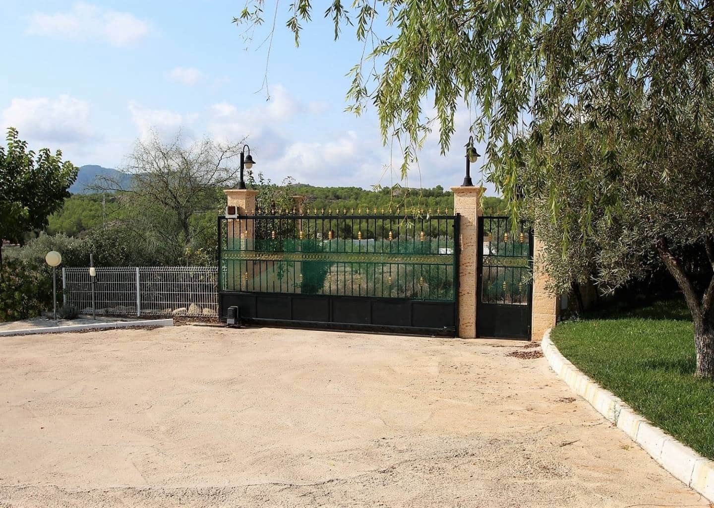 4 slaapkamer Villa te koop in Sax - € 350.000 (Ref: 8707320)