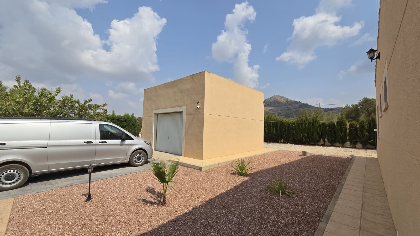 3 soveværelse Villa til salg i Sax med swimmingpool garage - € 399.999 (Ref: 9192992)