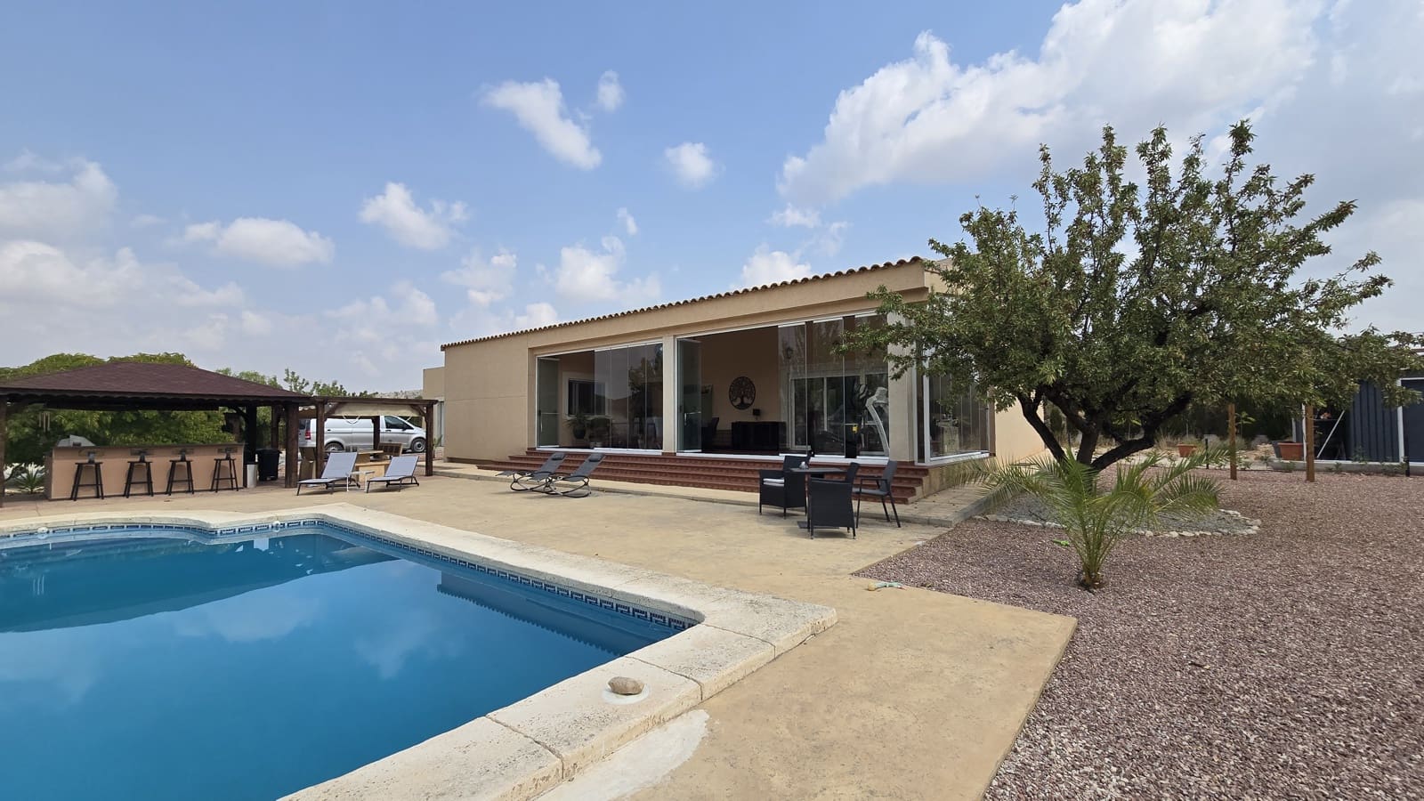 3 soveværelse Villa til salg i Sax med swimmingpool garage - € 399.999 (Ref: 9192992)