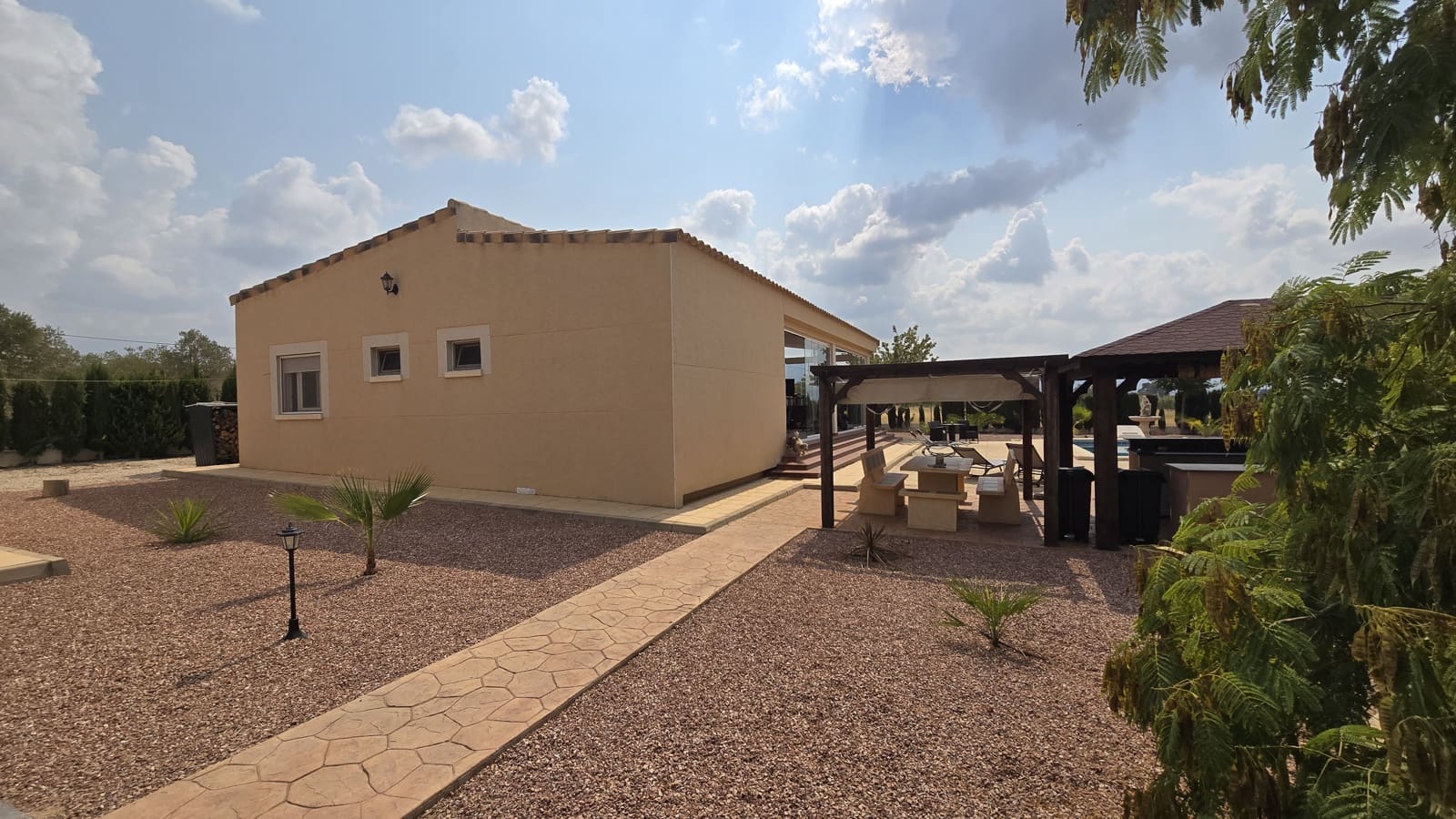 3 soveværelse Villa til salg i Sax med swimmingpool garage - € 399.999 (Ref: 9192992)