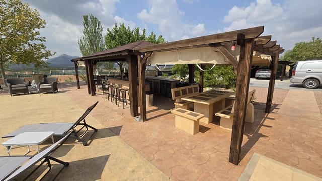 Chalet de 3 habitaciones en Sax en venta con piscina garaje - 399.999 € (Ref: 9192992)