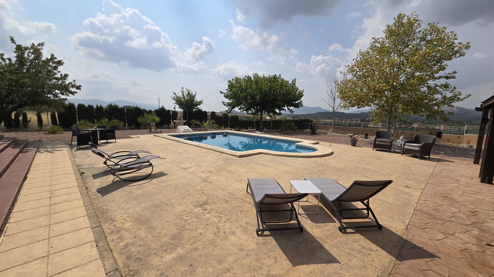 3 soveværelse Villa til salg i Sax med swimmingpool garage - € 399.999 (Ref: 9192992)