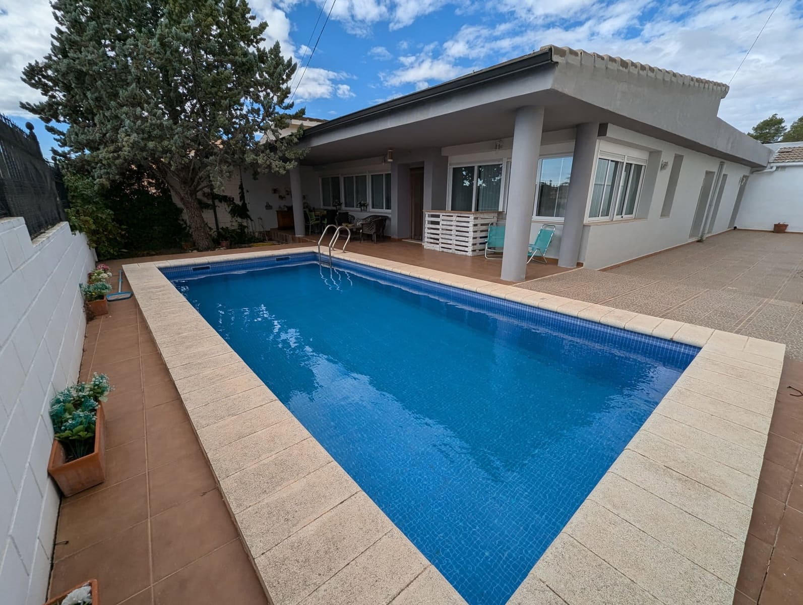 3 soveværelse Villa til salg i Sax med swimmingpool garage - € 298.000 (Ref: 9386693)