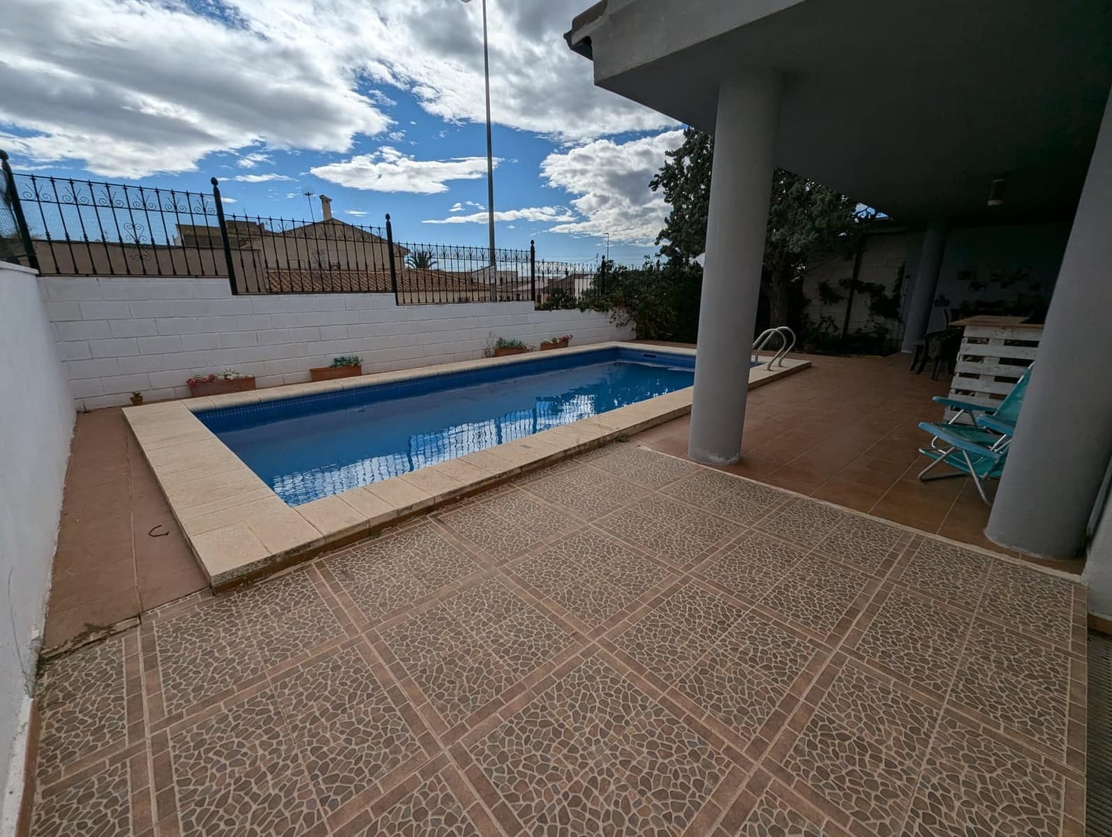 3 soveværelse Villa til salg i Sax med swimmingpool garage - € 298.000 (Ref: 9386693)