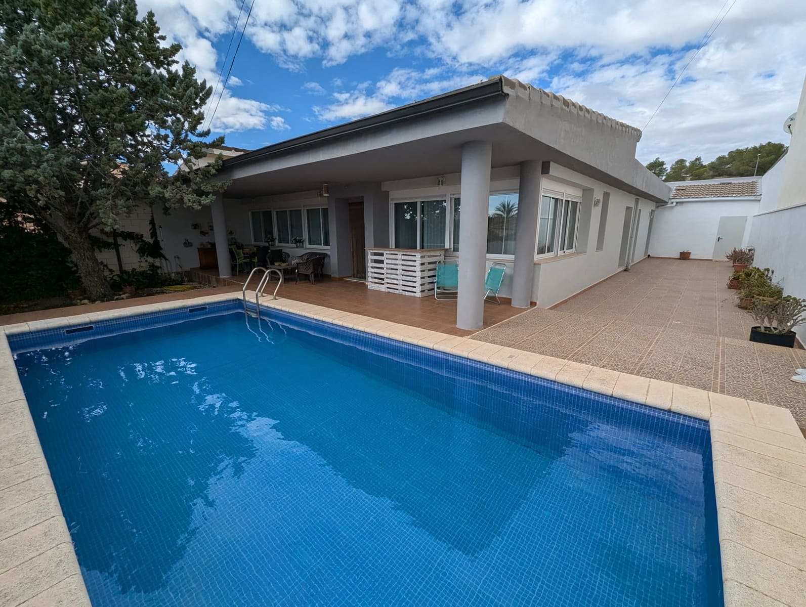 3 soveværelse Villa til salg i Sax med swimmingpool garage - € 298.000 (Ref: 9386693)