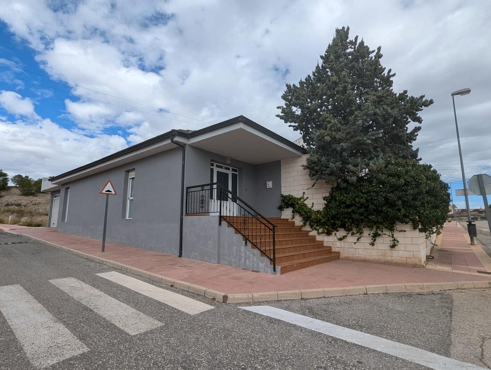 3 soveværelse Villa til salg i Sax med swimmingpool garage - € 298.000 (Ref: 9386693)