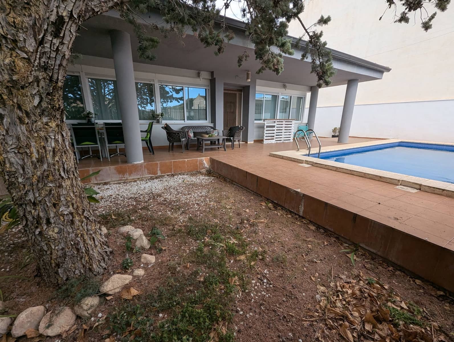 3 soveværelse Villa til salg i Sax med swimmingpool garage - € 298.000 (Ref: 9386693)