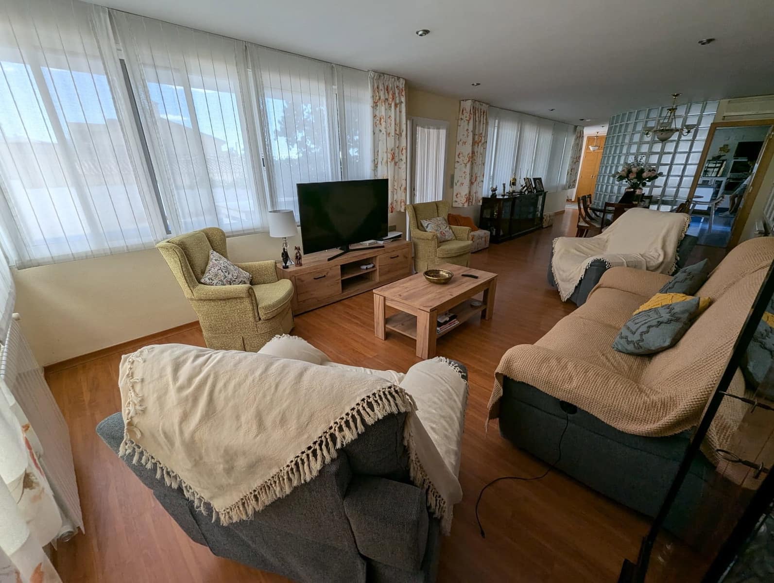 3 soveværelse Villa til salg i Sax med swimmingpool garage - € 298.000 (Ref: 9386693)