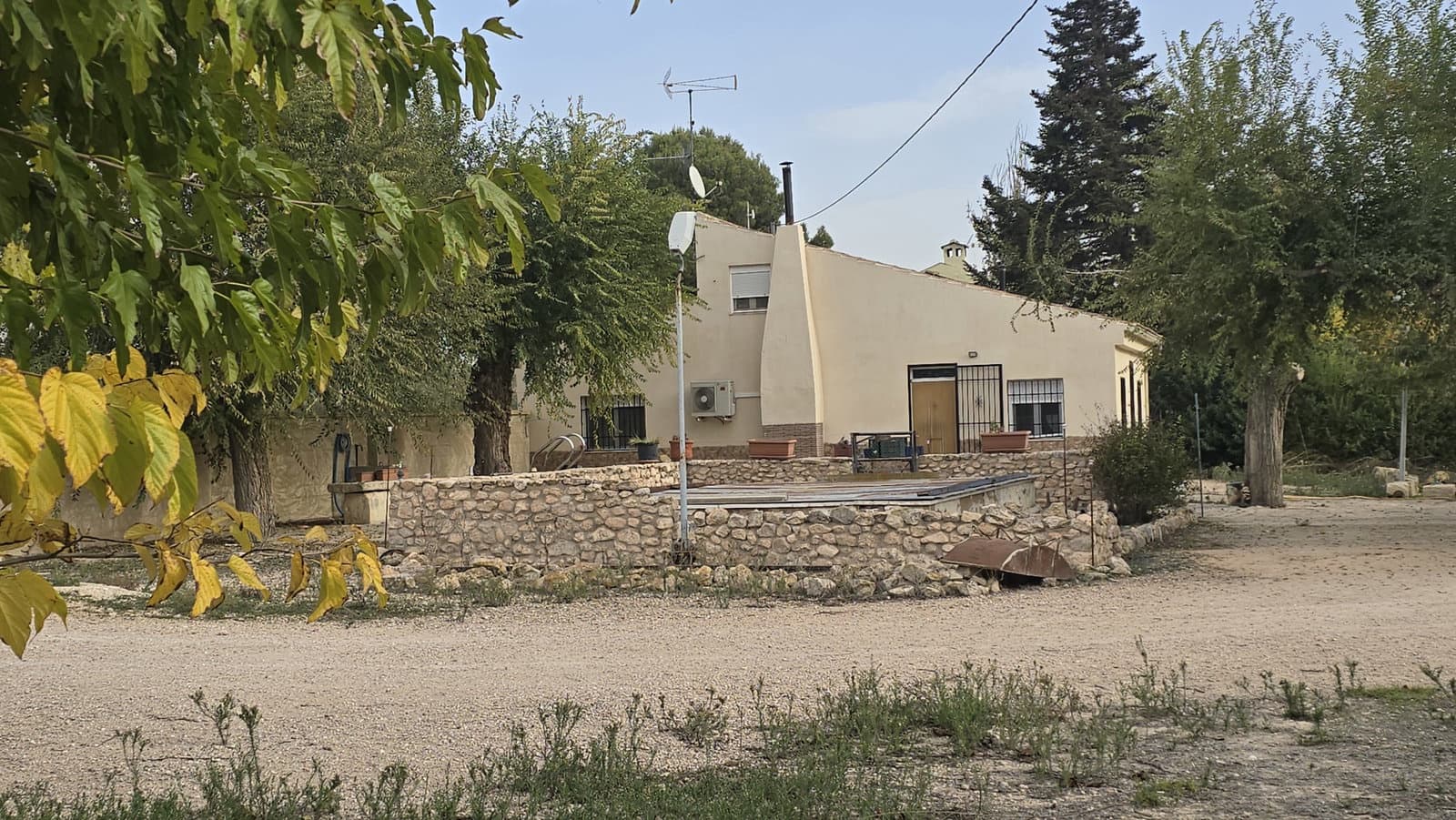 5 slaapkamer Finca/Landhuis te koop in Villena met zwembad garage - € 249.999 (Ref: 9394242)