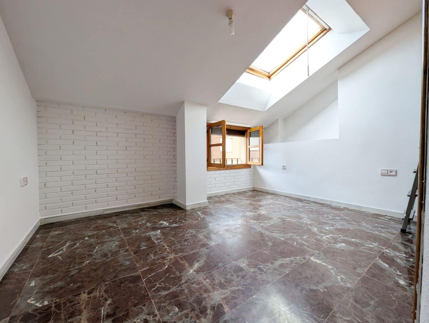 4 quarto Casa em Banda para venda em Sax com garagem - 249 000 € (Ref: 9449687)