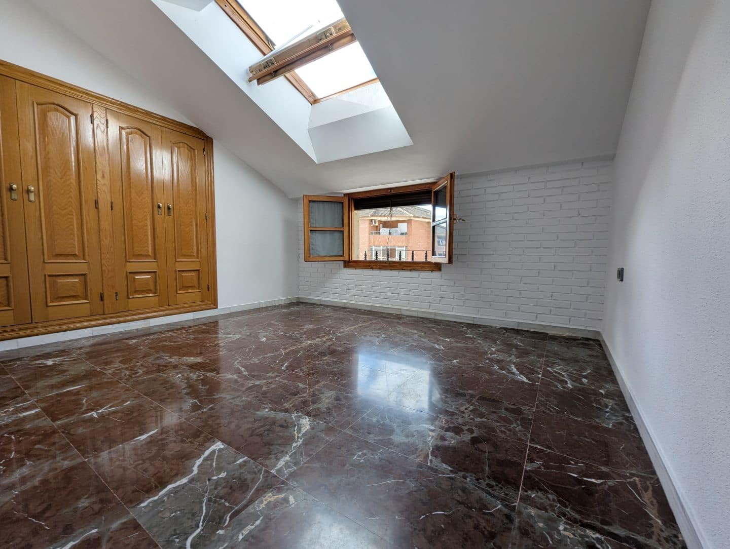 4 quarto Casa em Banda para venda em Sax com garagem - 249 000 € (Ref: 9449687)