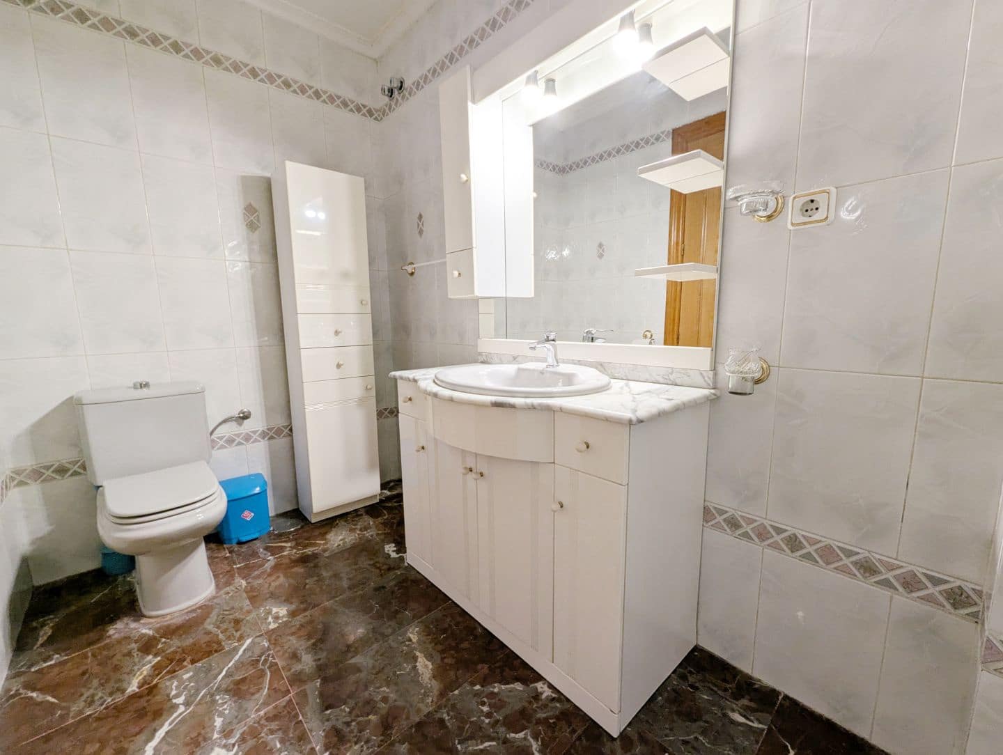 4 bedroom Townhouse for sale in Sax with garage - € 249,000 (Ref: 9449687)