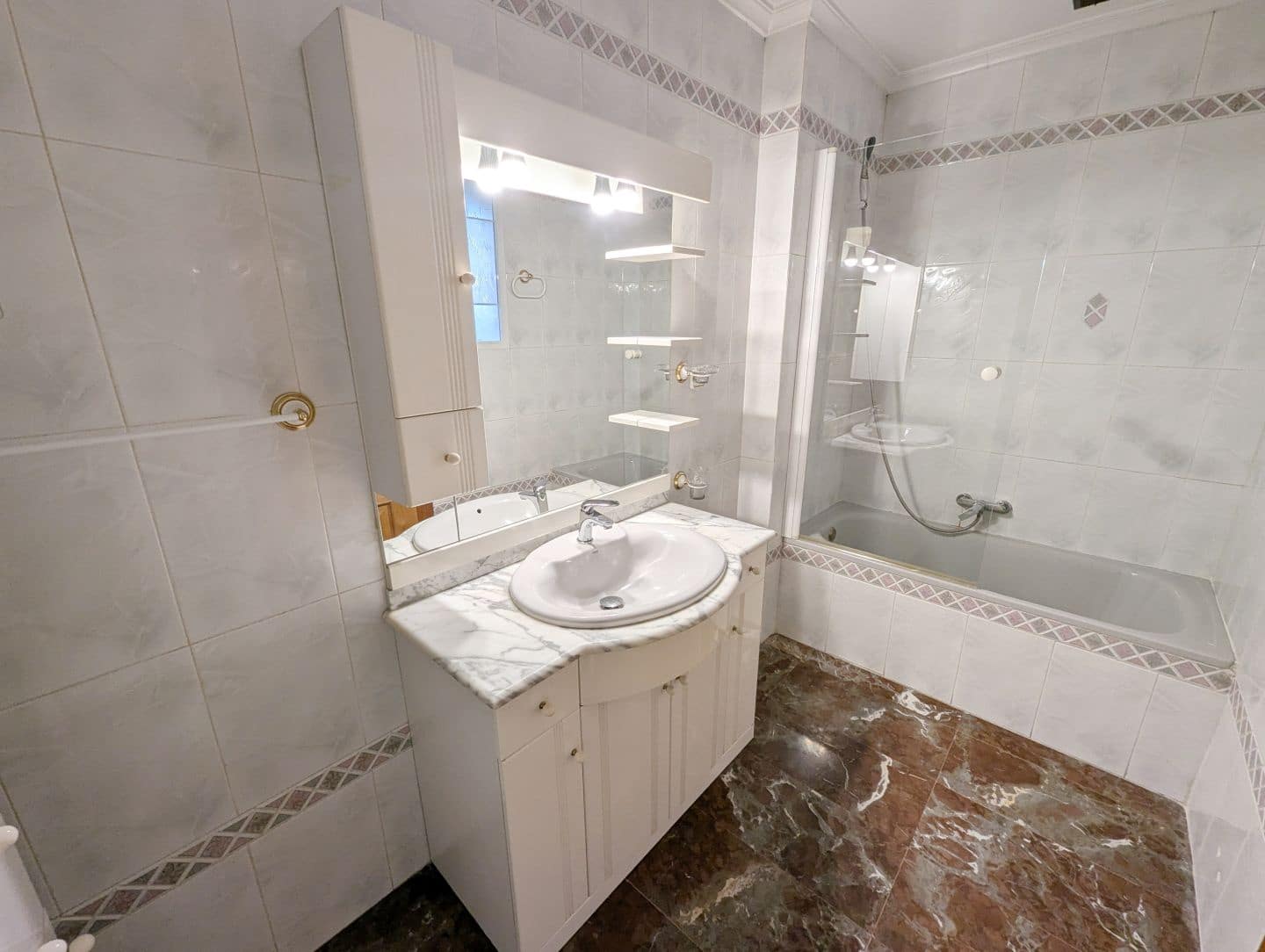 4 bedroom Townhouse for sale in Sax with garage - € 249,000 (Ref: 9449687)