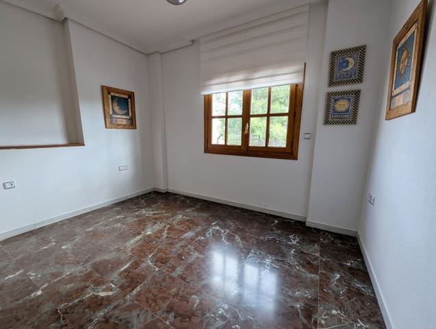 4 soveværelse Byhus til salg i Sax med garage - € 249.000 (Ref: 9449687)
