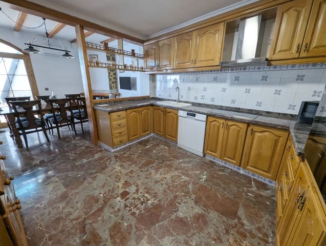 4 soveværelse Byhus til salg i Sax med garage - € 249.000 (Ref: 9449687)