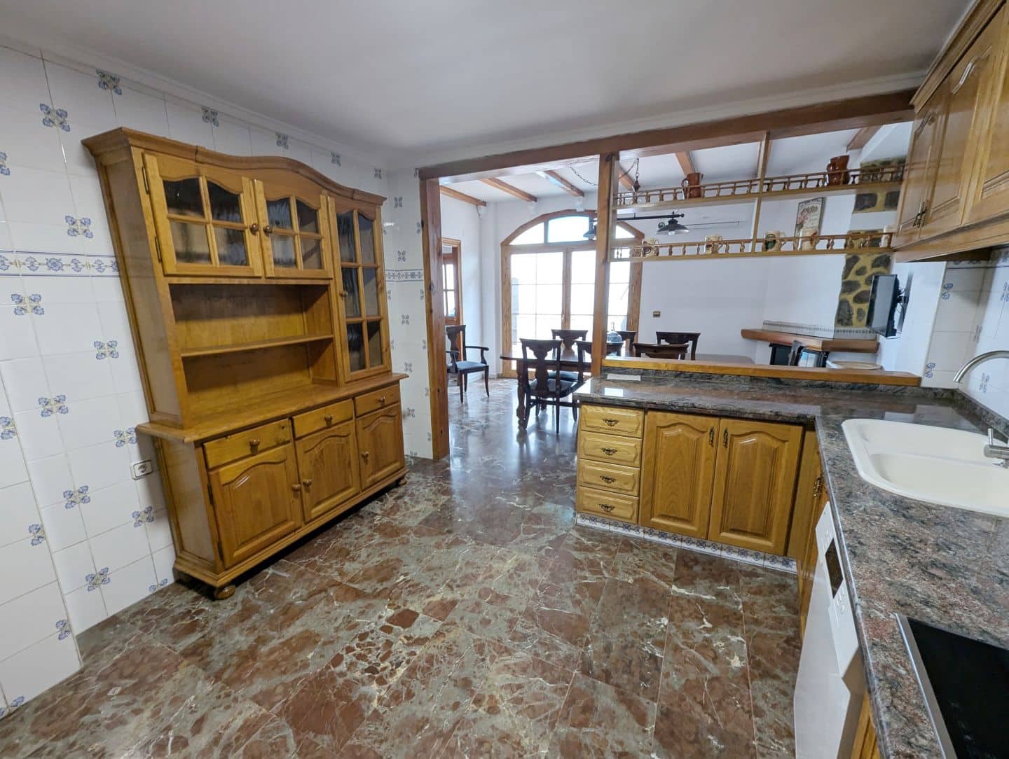 4 bedroom Townhouse for sale in Sax with garage - € 249,000 (Ref: 9449687)