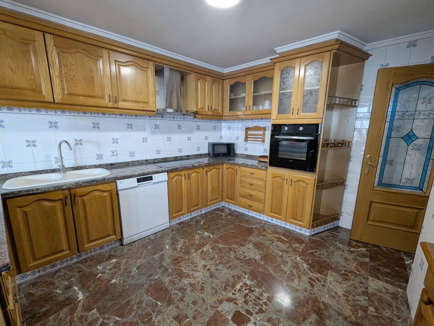 4 bedroom Townhouse for sale in Sax with garage - € 249,000 (Ref: 9449687)