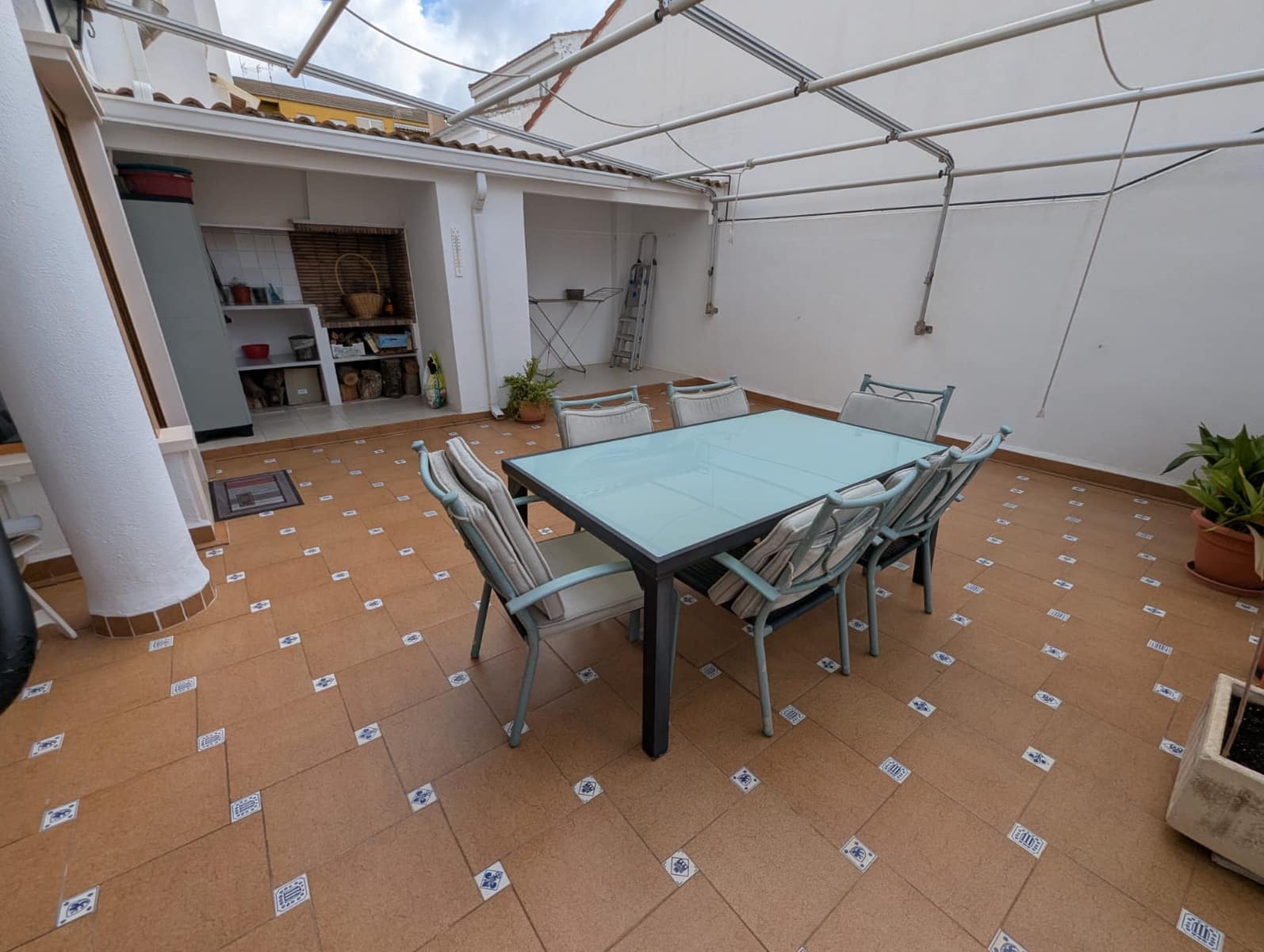 5 bedroom Townhouse for sale in Sax with garage - € 259,000 (Ref: 9450551)