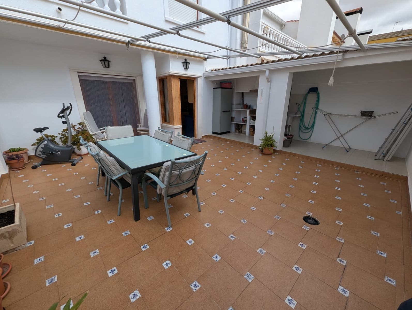 5 bedroom Townhouse for sale in Sax with garage - € 259,000 (Ref: 9450551)