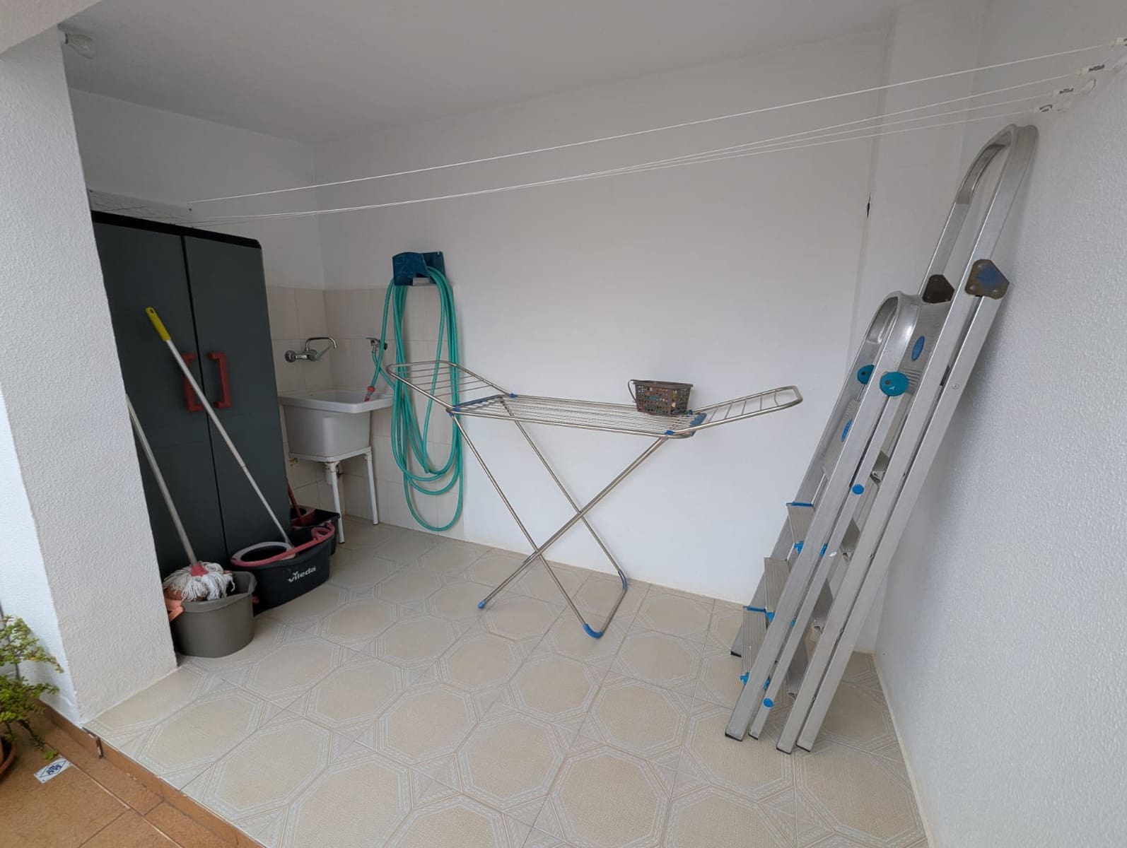 5 bedroom Townhouse for sale in Sax with garage - € 259,000 (Ref: 9450551)