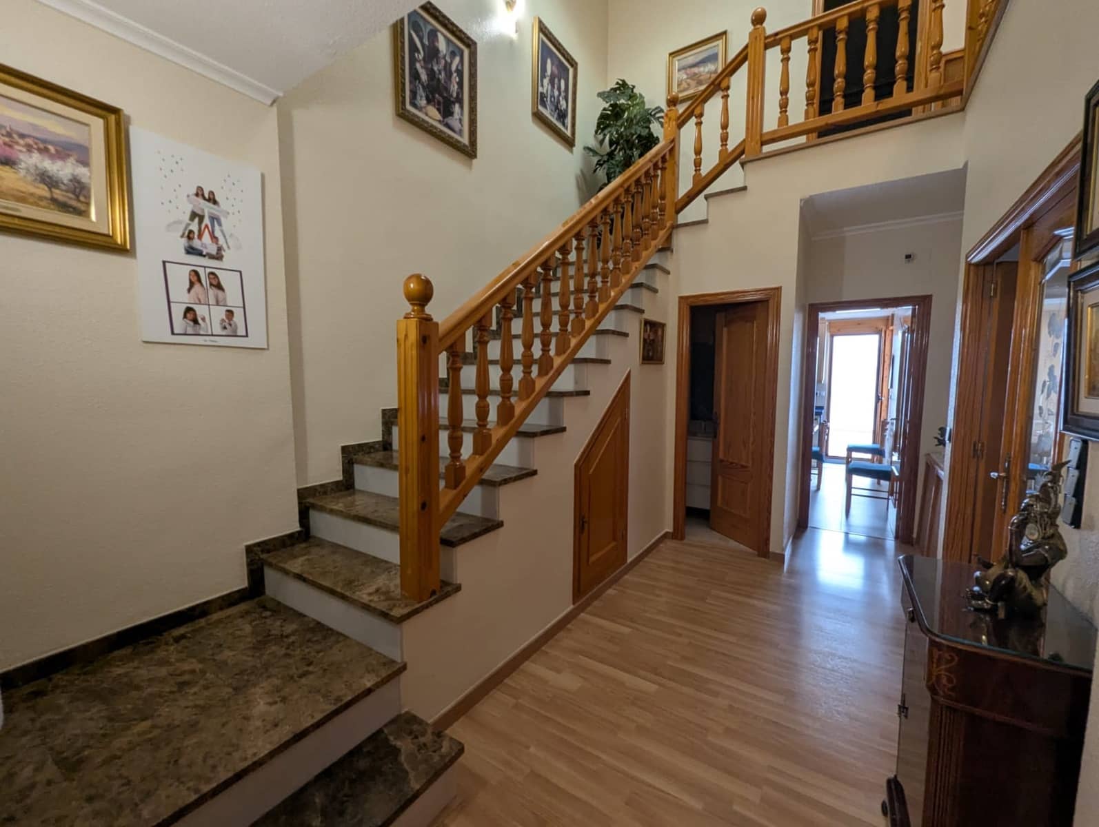 5 bedroom Townhouse for sale in Sax with garage - € 259,000 (Ref: 9450551)