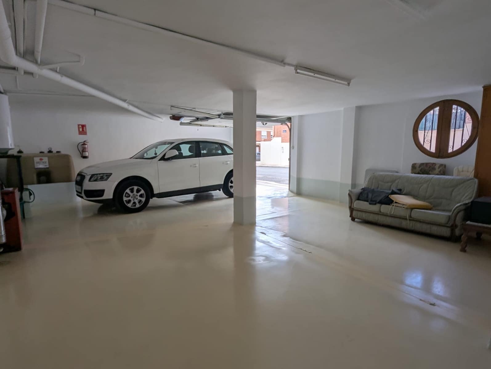 5 bedroom Townhouse for sale in Sax with garage - € 259,000 (Ref: 9450551)