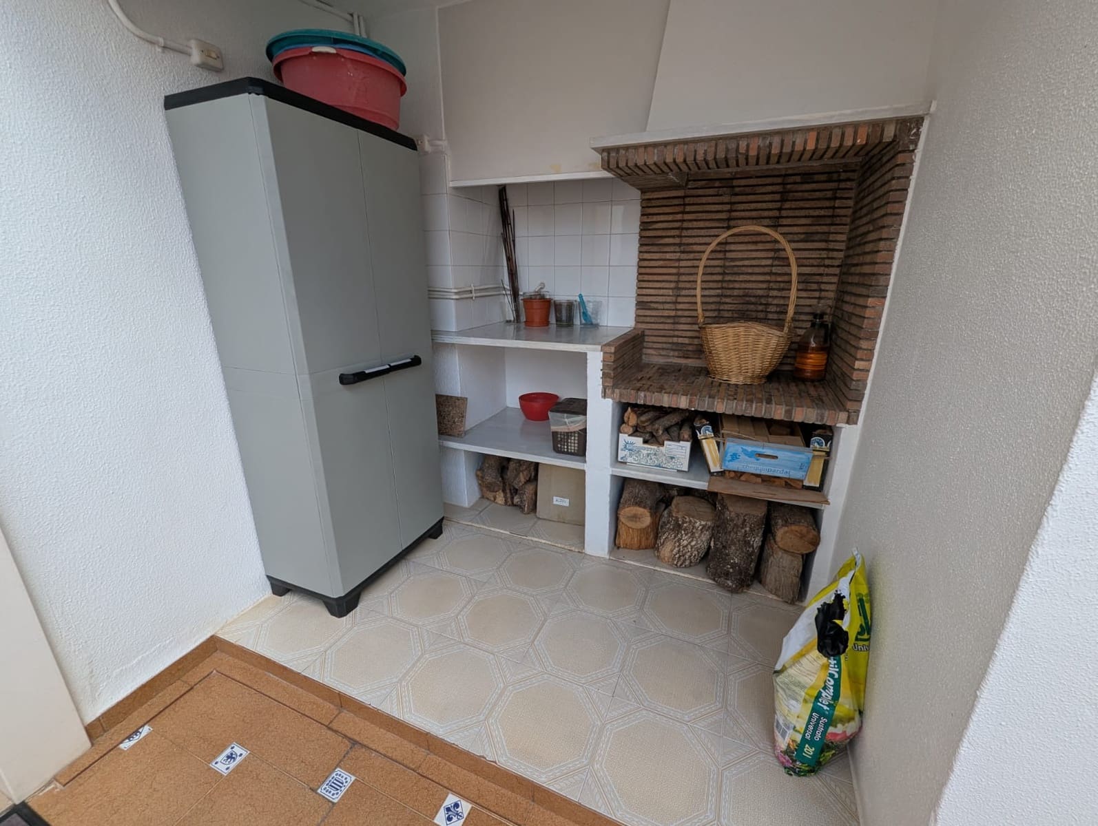 5 bedroom Townhouse for sale in Sax with garage - € 259,000 (Ref: 9450551)