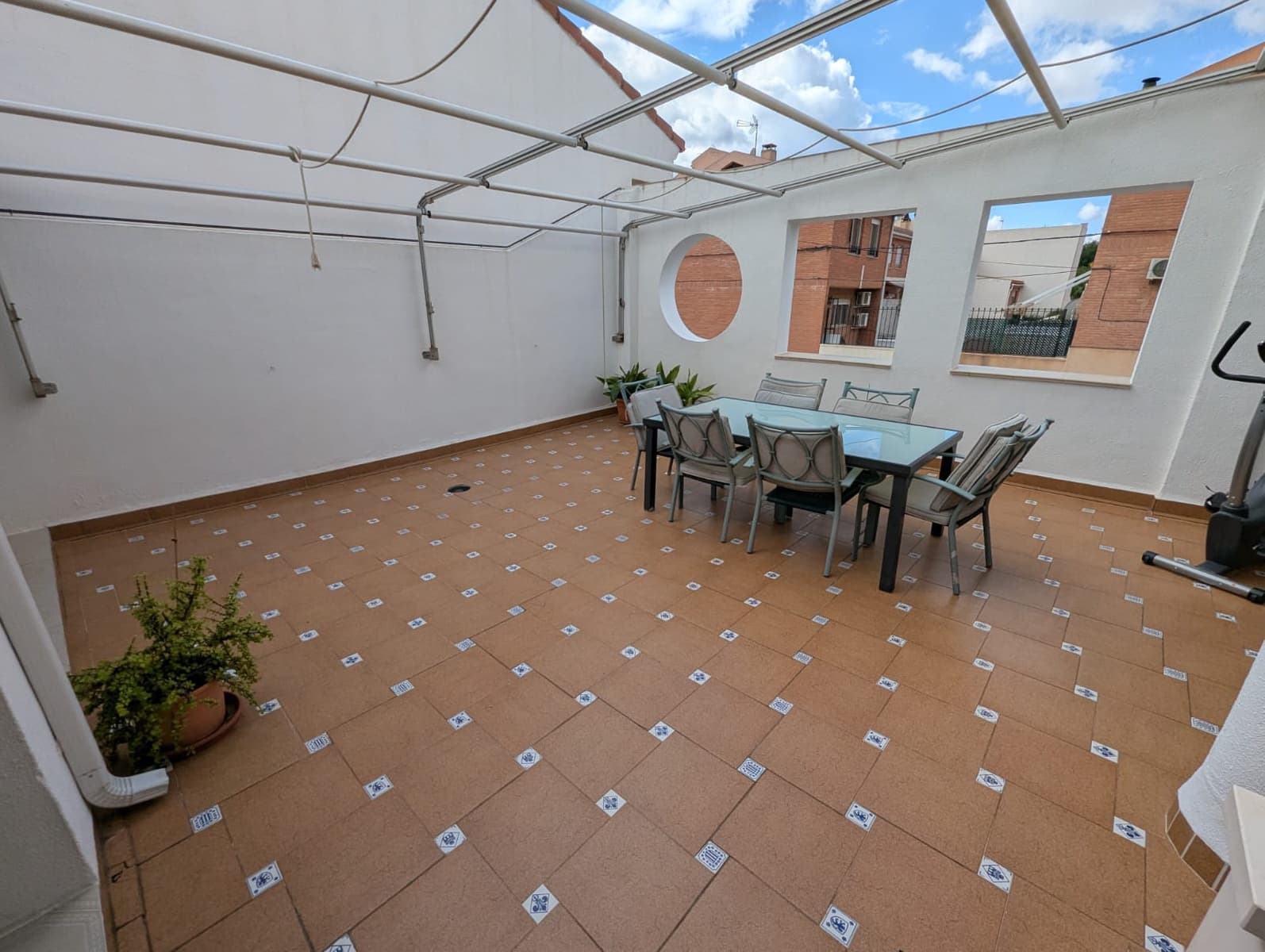 5 bedroom Townhouse for sale in Sax with garage - € 259,000 (Ref: 9450551)