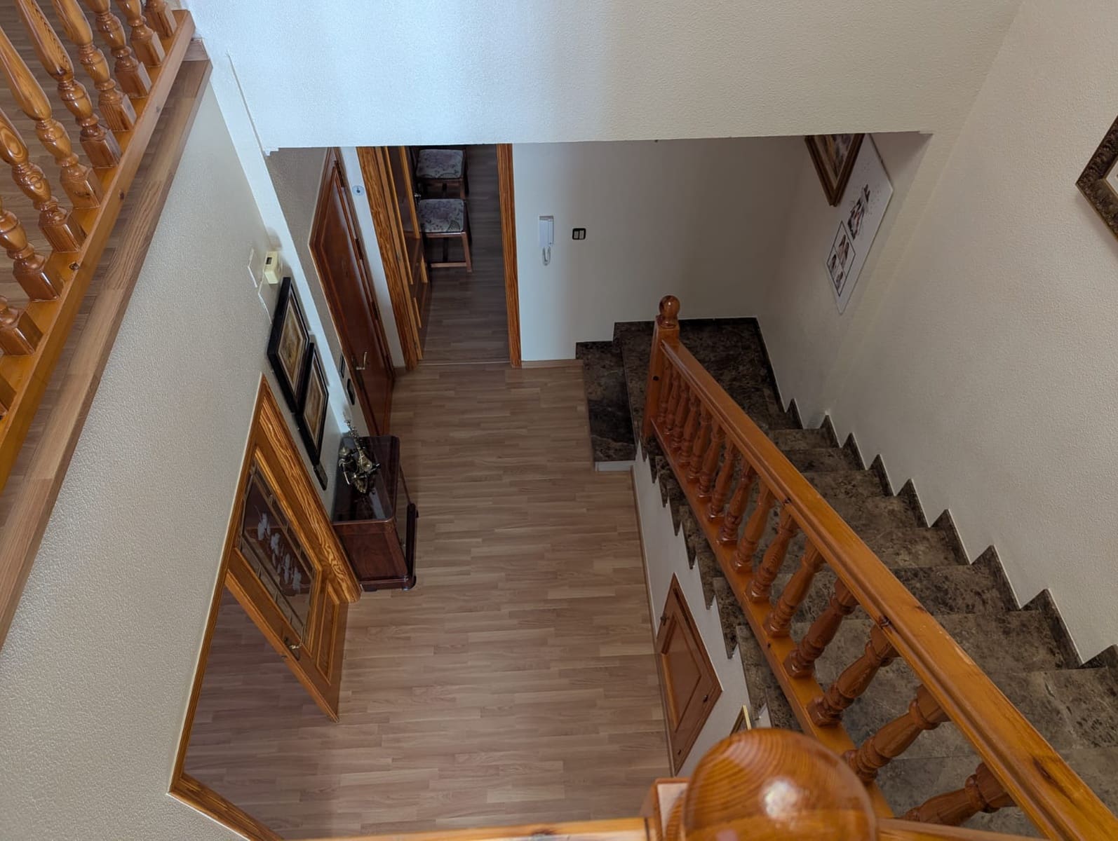 5 bedroom Townhouse for sale in Sax with garage - € 259,000 (Ref: 9450551)