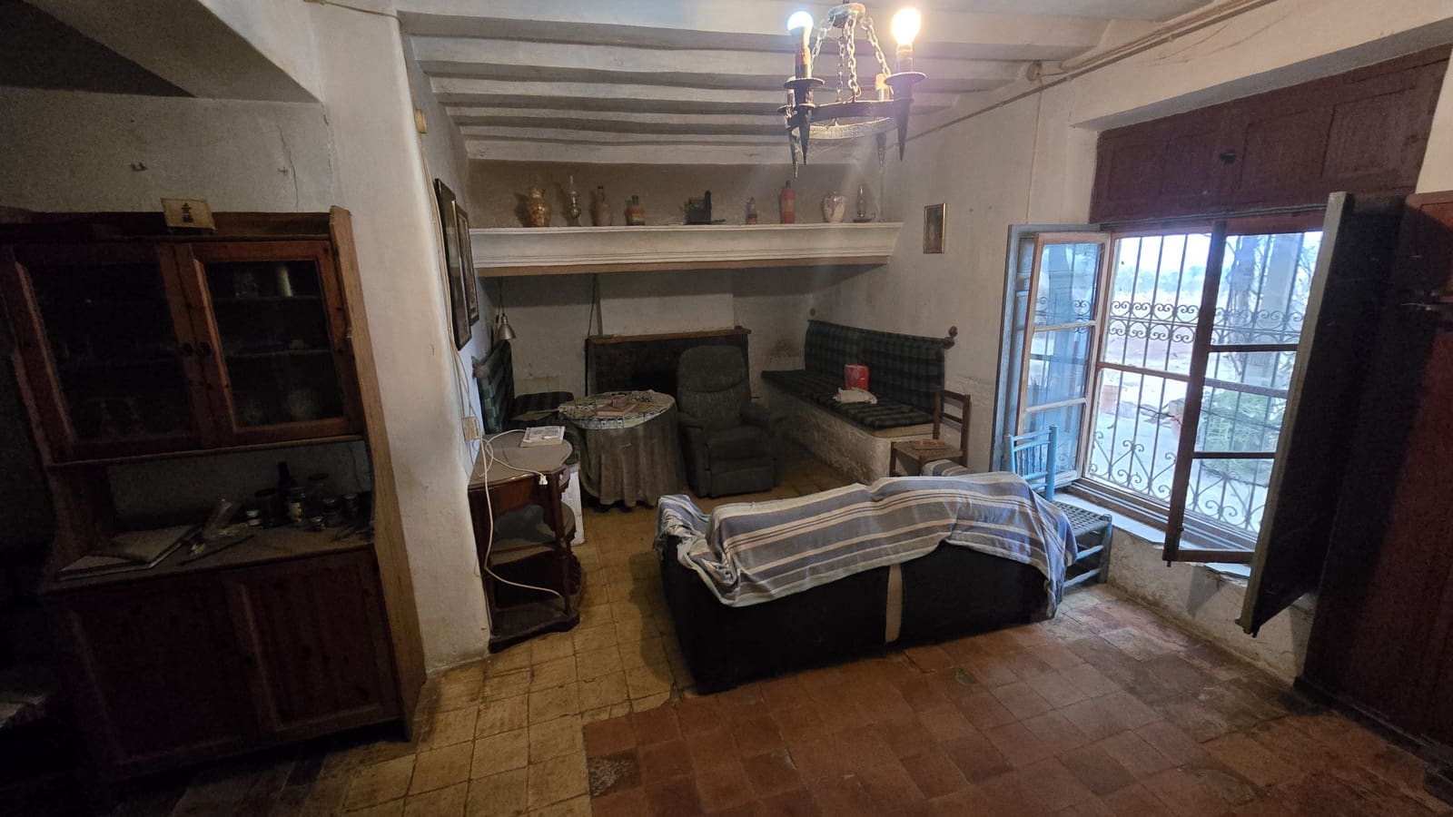 8 bedroom Finca/Country House for sale in Salinas with garage - € 279,000 (Ref: 9488513)