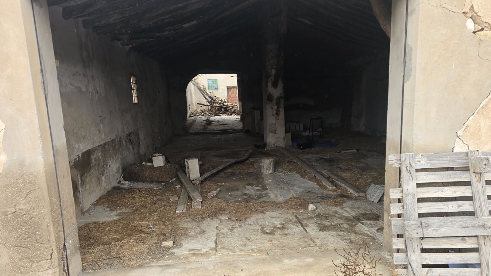 8 bedroom Finca/Country House for sale in Salinas with garage - € 279,000 (Ref: 9488513)