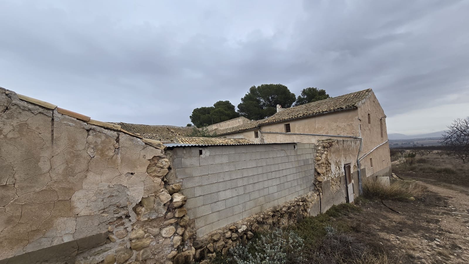 8 bedroom Finca/Country House for sale in Salinas with garage - € 279,000 (Ref: 9488513)